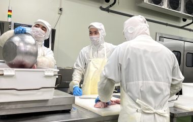 先輩社員が何でも優しく… 先輩社員が何でも優しく…